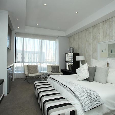 Luxury @ Sandton Skye Йоханнесбург Экстерьер фото