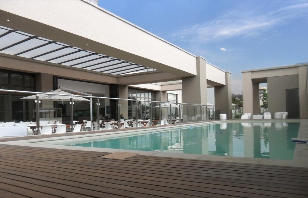 Luxury @ Sandton Skye Йоханнесбург Экстерьер фото